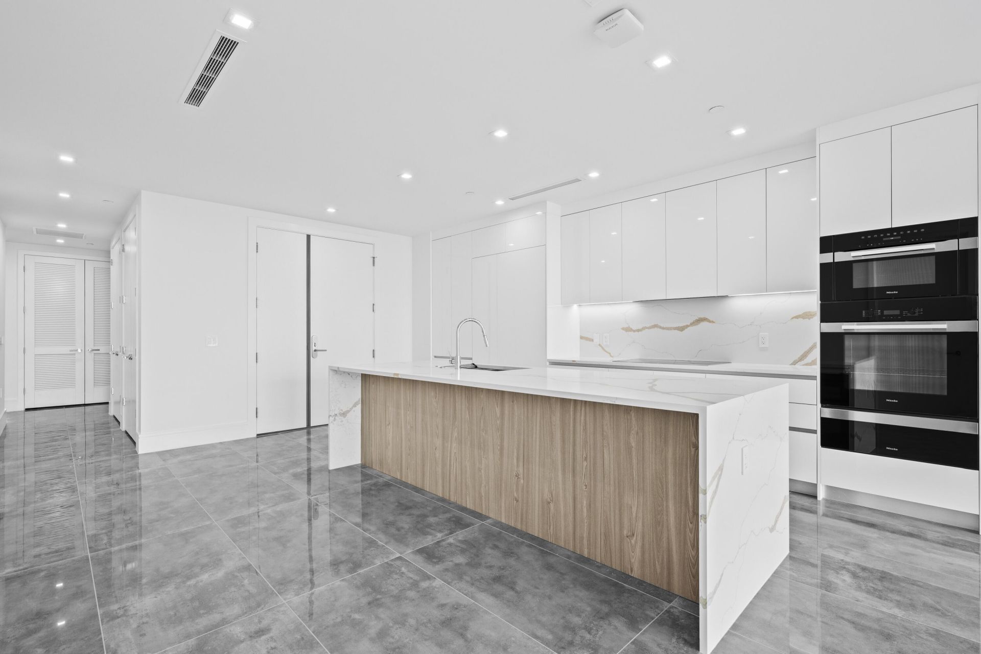 220 Lake Shore Drive, Unit 2106, Lake Park, FL 33403 Photo