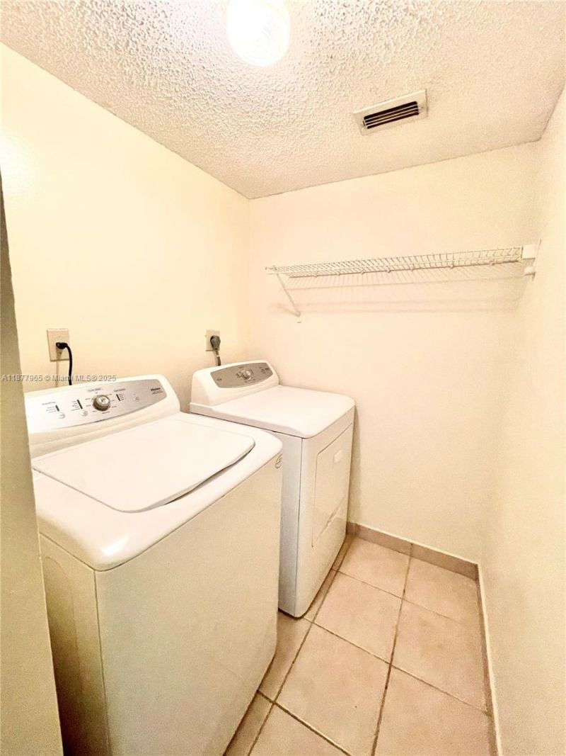 251 W Palm Cir W, Unit 206, Pembroke Pines, FL 33025 Photo