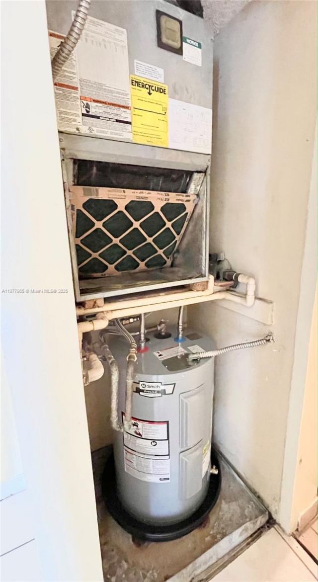 251 W Palm Cir W, Unit 206, Pembroke Pines, FL 33025 Photo