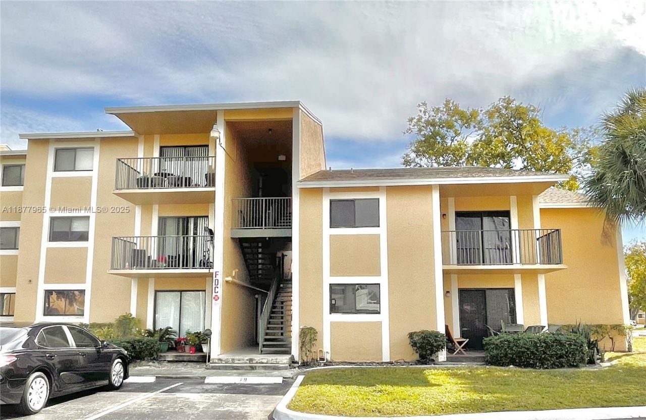 251 W Palm Cir W, Unit 206, Pembroke Pines, FL 33025 Photo