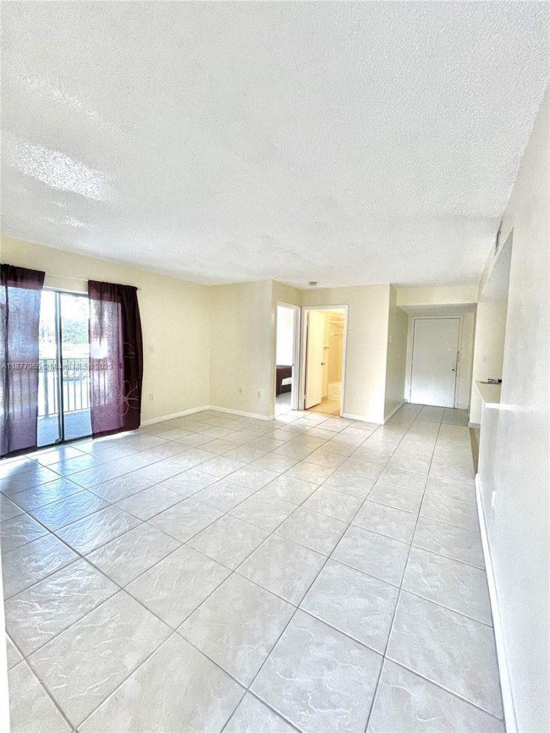 251 W Palm Cir W, Unit 206, Pembroke Pines, FL 33025 Photo