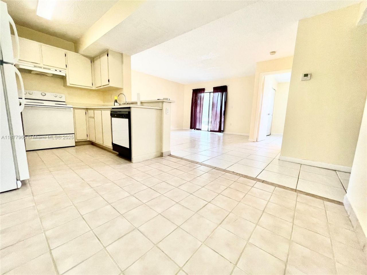 251 W Palm Cir W, Unit 206, Pembroke Pines, FL 33025 Photo