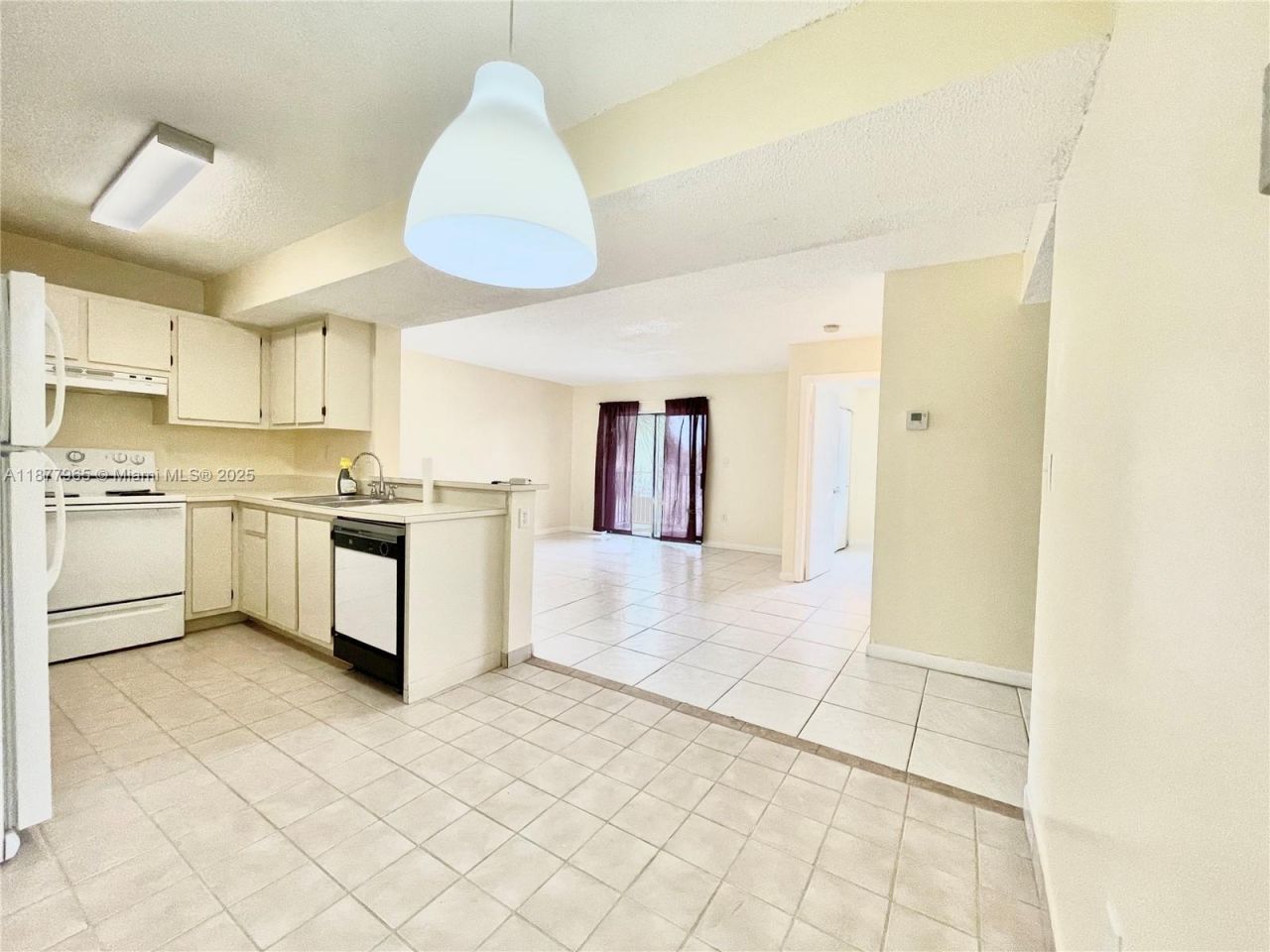 251 W Palm Cir W, Unit 206, Pembroke Pines, FL 33025 Photo