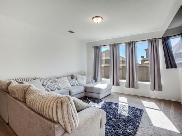 211 Pitkin DR, Lockhart, TX 78644