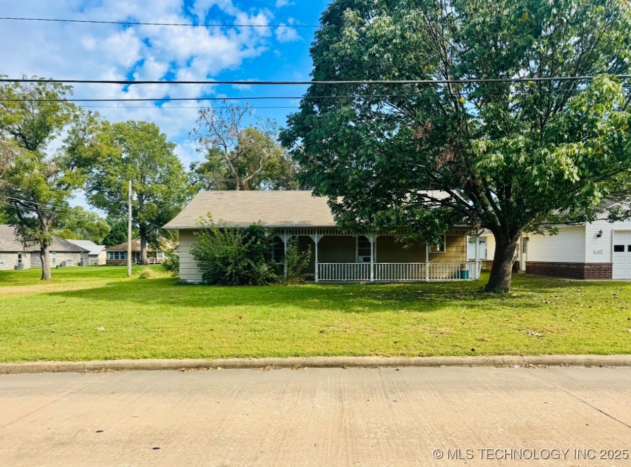 104 W 7th Street, Claremore, OK 74017 Main Photo