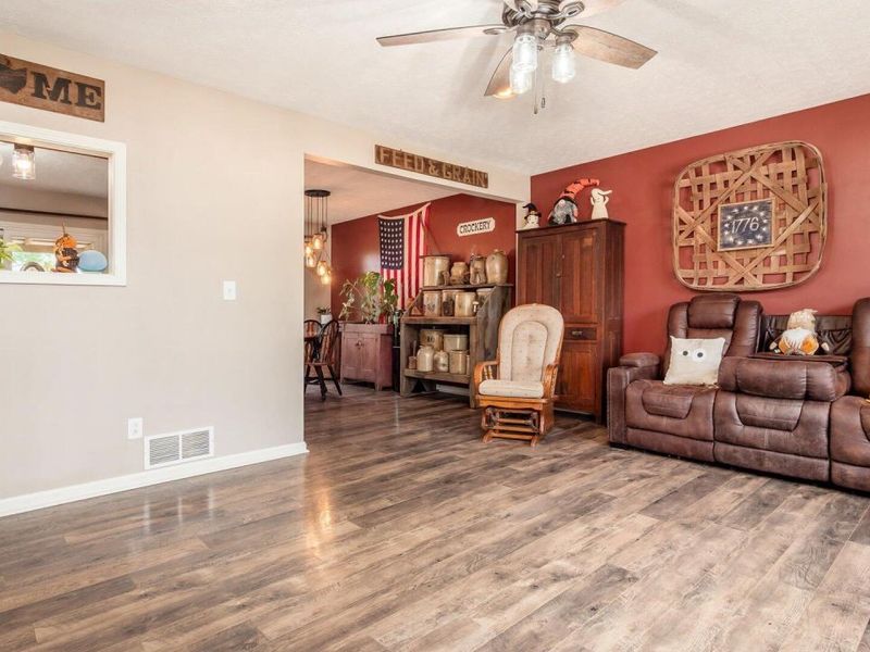 209 Fancy Street, Somerset, OH 43783 Photo 4