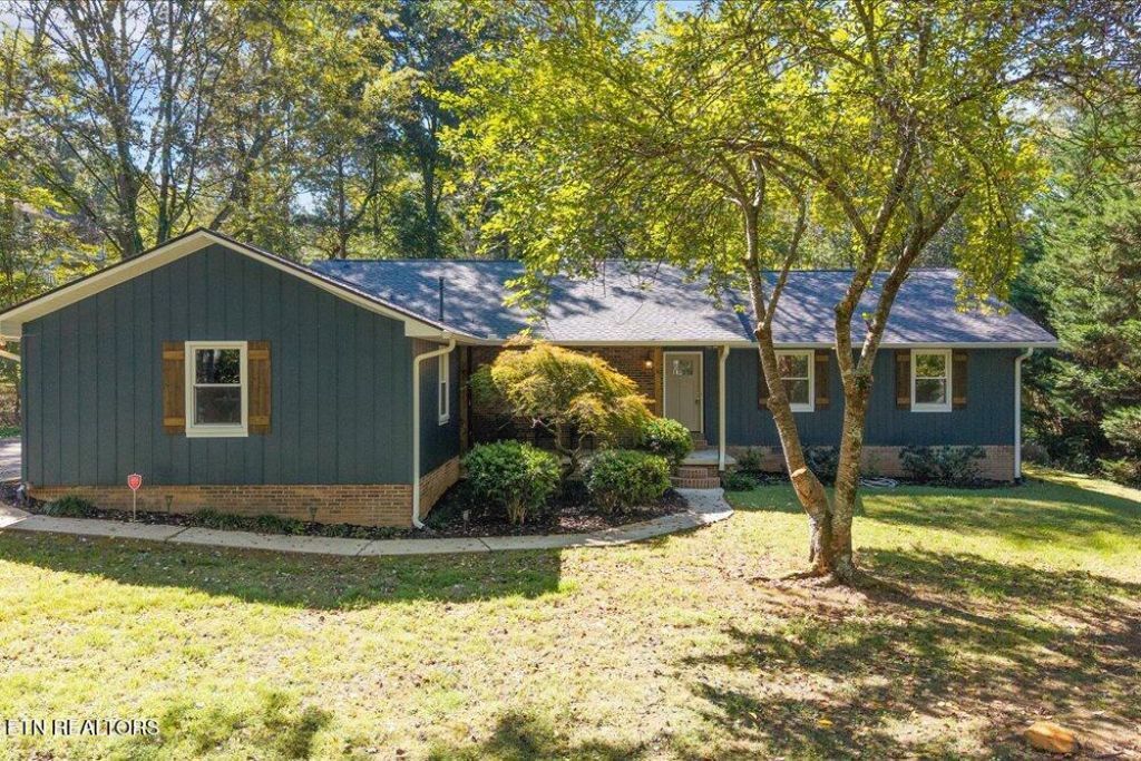 126 Clifton Circle, Oak Ridge, TN 37830 Main Photo