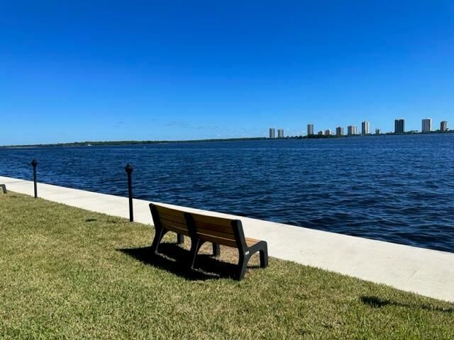 1110 Lake Shore Drive, Unit 103, Lake Park, FL 33403 Photo