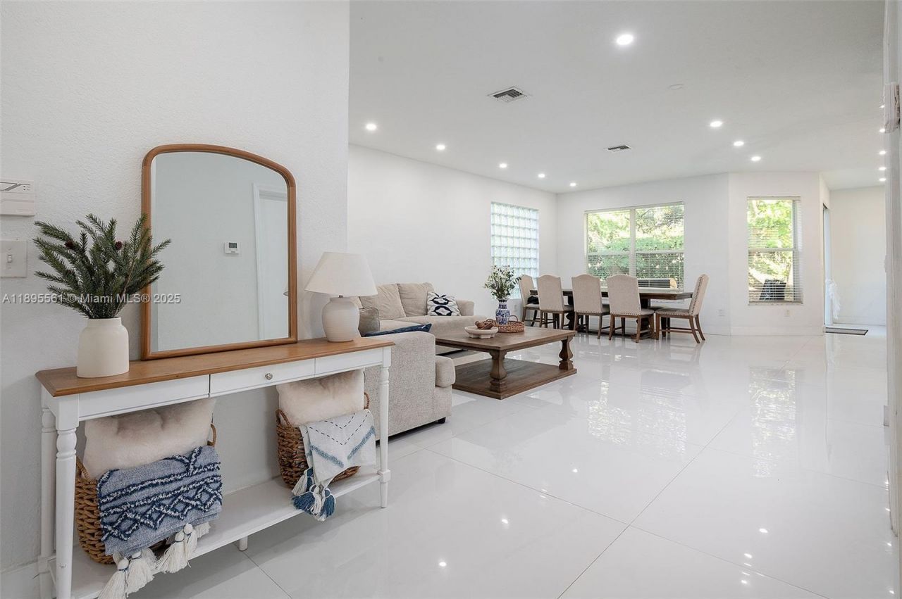 16101 SW 27th St, Miramar, FL 33027 Photo