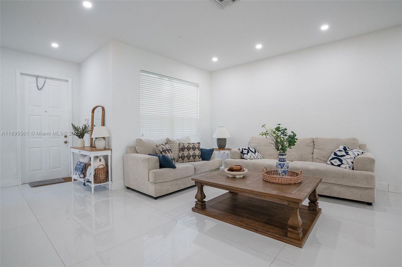 16101 SW 27th St, Miramar, FL 33027 Photo