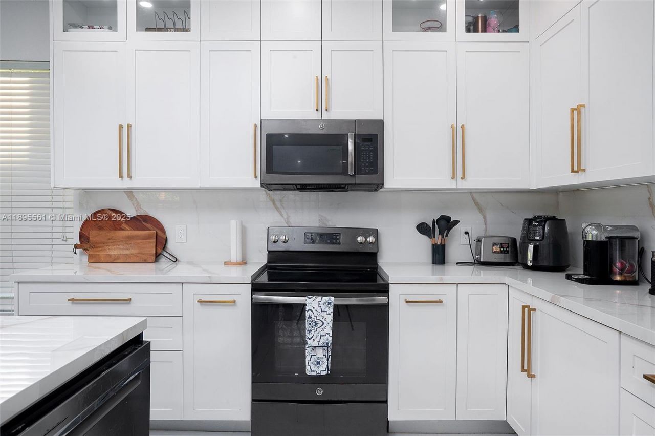 16101 SW 27th St, Miramar, FL 33027 Photo