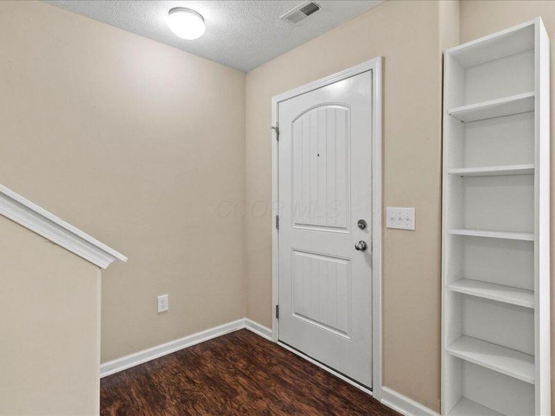 5726 Hayden Run Boulevard, Dublin, OH 43016 Photo 3