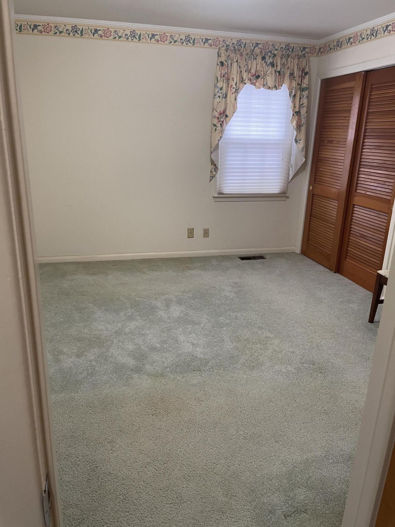 2753 Hillcrest Avenue Photo 23