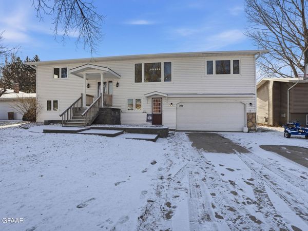 704 7TH Street SE, East Grand Forks, MN 56721
