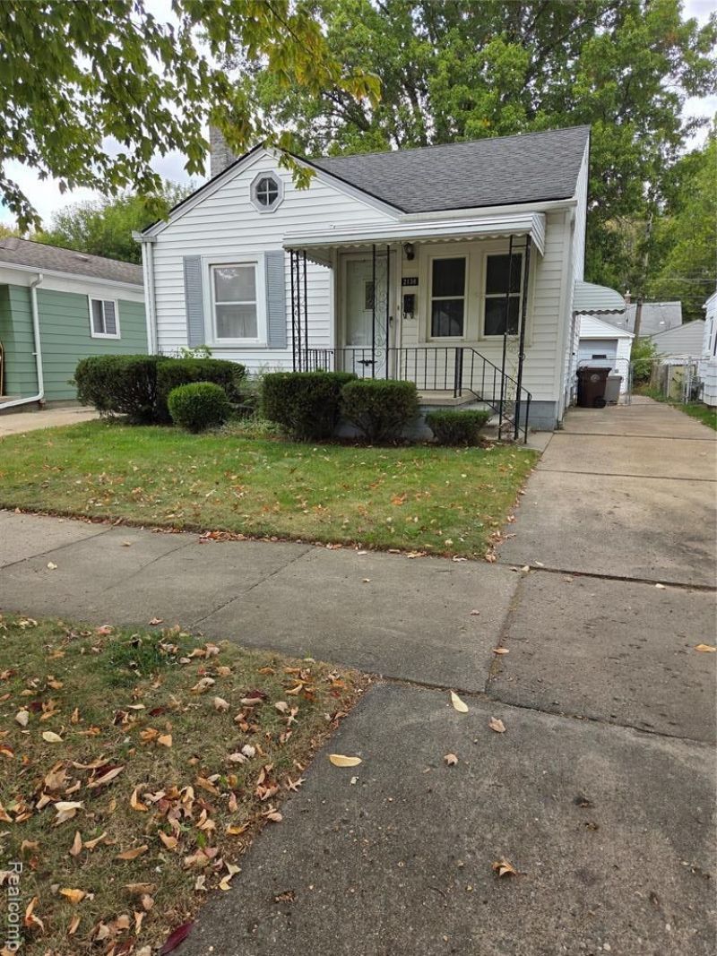 2138 Ridgemont Road, Grosse Pointe Woods, MI 48236 Main Photo