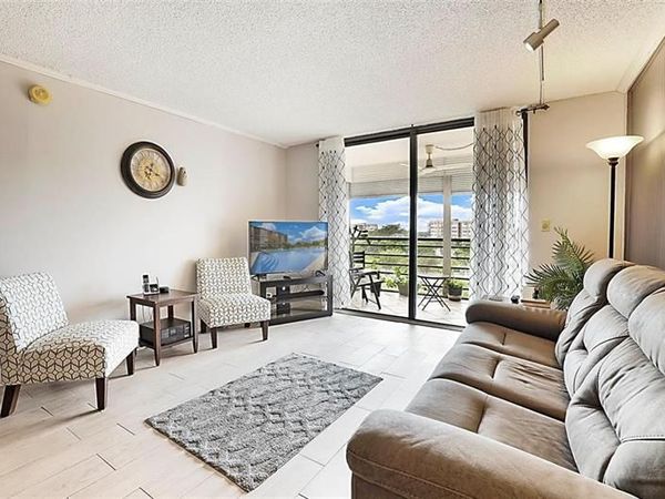 1400 Saint Charles Place, Unit 616, Pembroke Pines, FL 33026