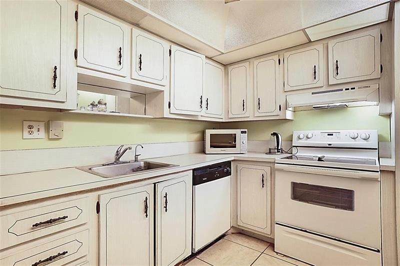 1400 Saint Charles Place, Unit 616, Pembroke Pines, FL 33026 Photo