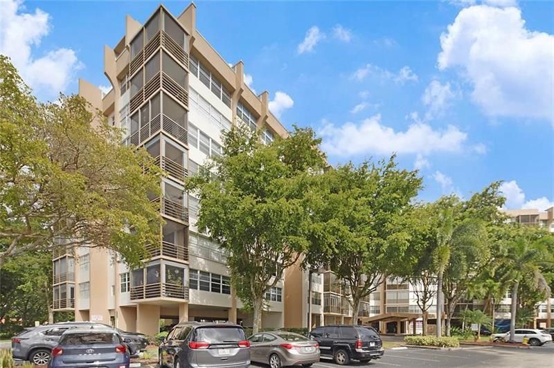 1400 Saint Charles Place, Unit 616, Pembroke Pines, FL 33026 Photo