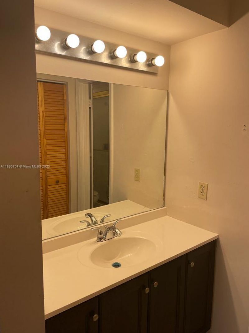 479 NE 210th Cir Ter, Unit 103-28, Miami, FL 33179 Photo