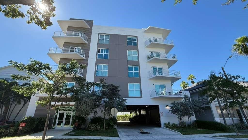 1938 Jackson Street, Unit 305, Hollywood, FL 33020 Photo
