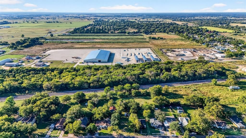 634 E South Street, Whitesboro, TX 76273 Main Photo