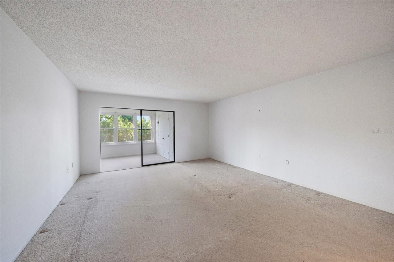 182 Pineneedle Drive, Bradenton, FL 34210 Photo