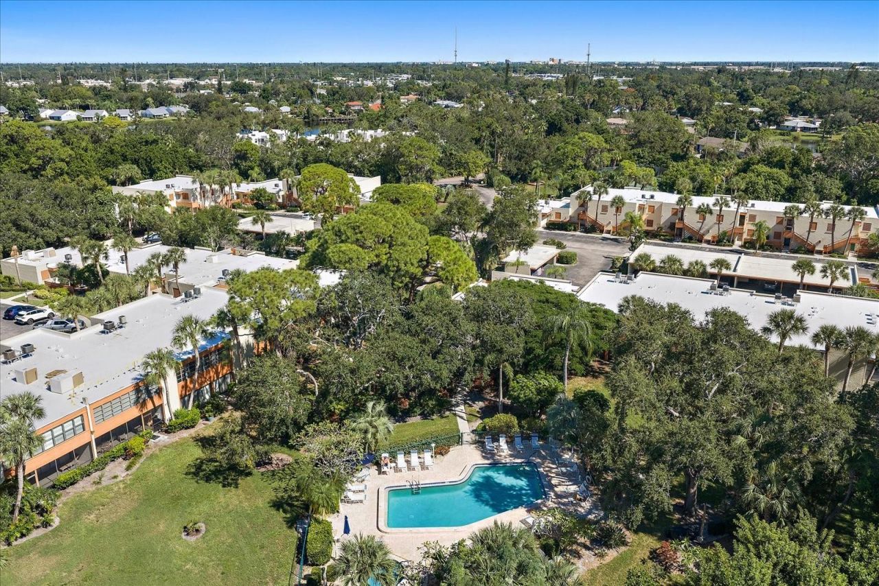 182 Pineneedle Drive, Bradenton, FL 34210 Photo