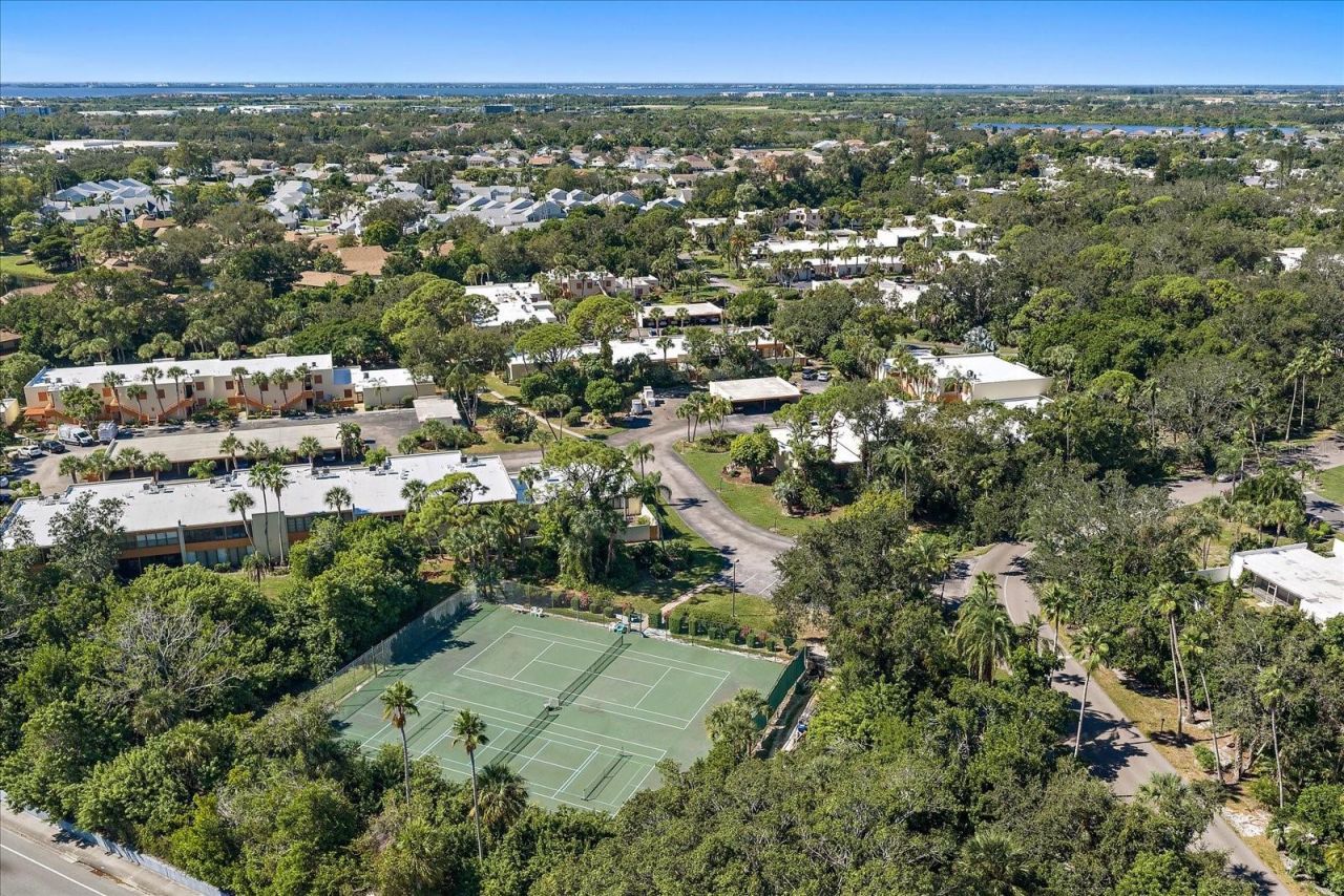 182 Pineneedle Drive, Bradenton, FL 34210 Photo