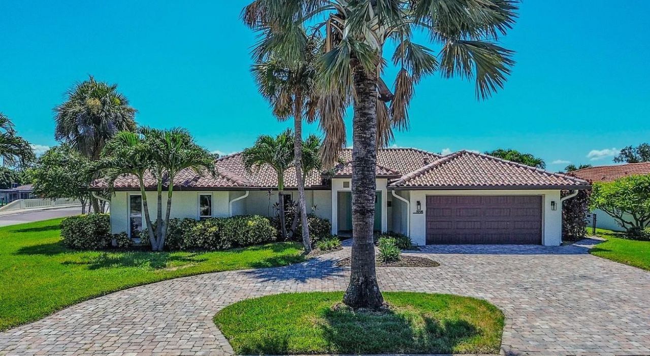1998 Kansas Avenue Ne, Saint Petersburg, FL 33703 Photo