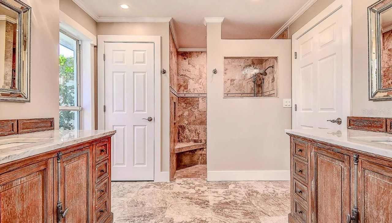 1998 Kansas Avenue Ne, Saint Petersburg, FL 33703 Photo