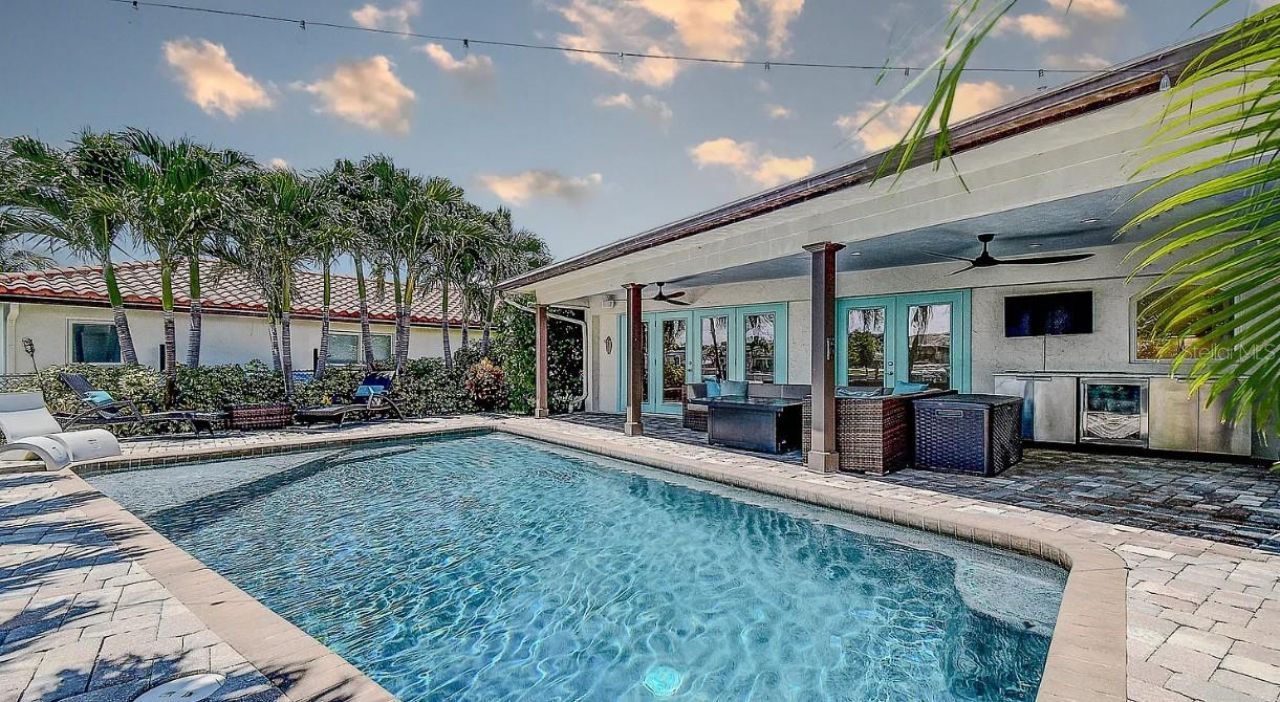 1998 Kansas Avenue Ne, Saint Petersburg, FL 33703 Photo