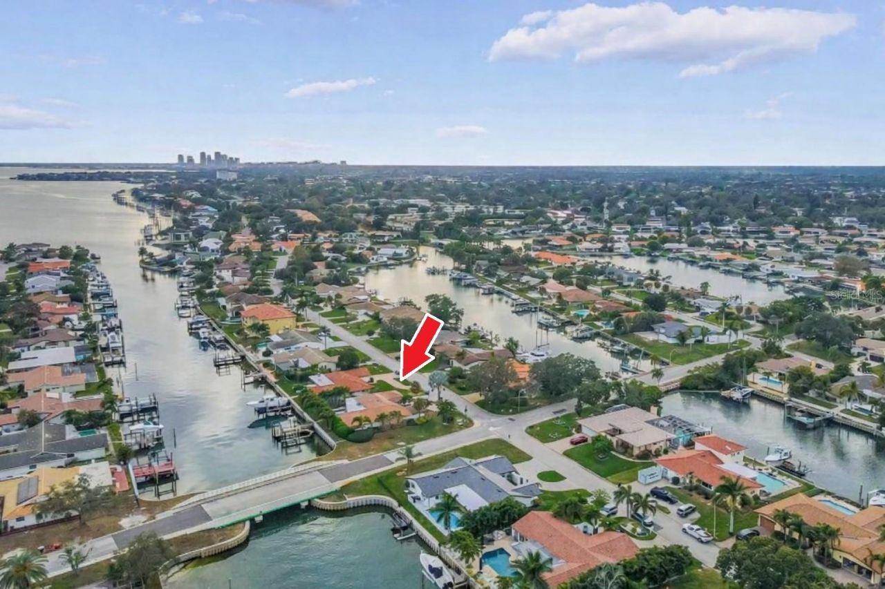 1998 Kansas Avenue Ne, Saint Petersburg, FL 33703 Photo