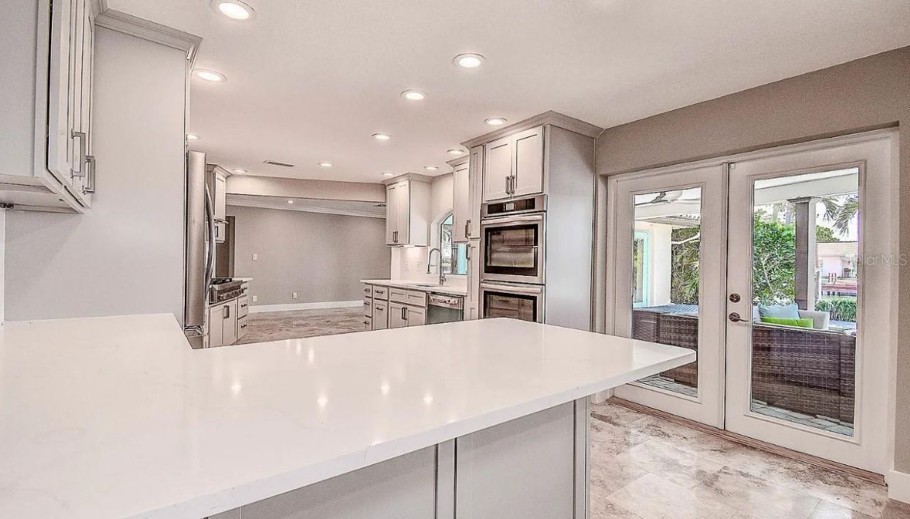 1998 Kansas Avenue Ne, Saint Petersburg, FL 33703 Photo