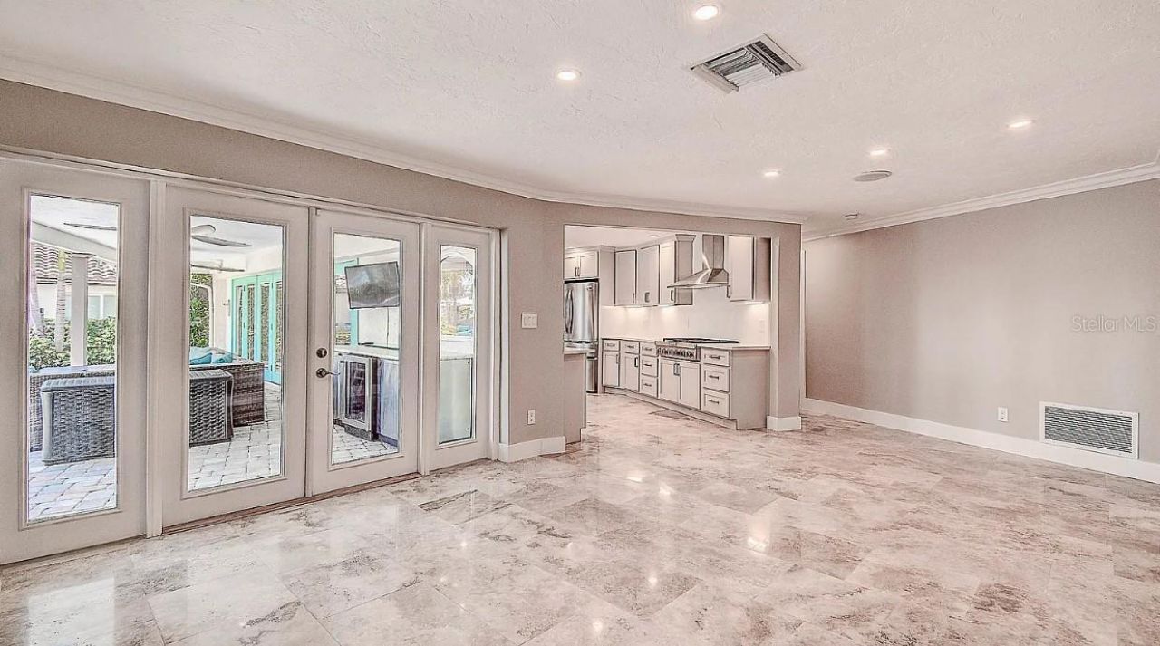 1998 Kansas Avenue Ne, Saint Petersburg, FL 33703 Photo