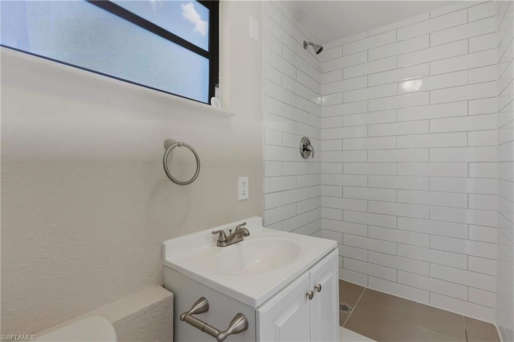728 Tower Dr, Cape Coral, FL 33904 Photo