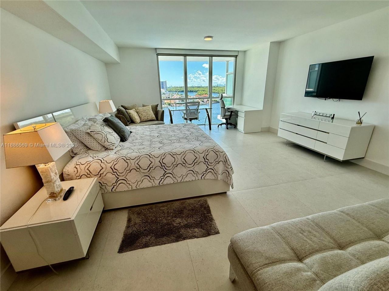 400 Sunny Isles Blvd, Unit 916, Sunny Isles Beach, FL 33160 Photo
