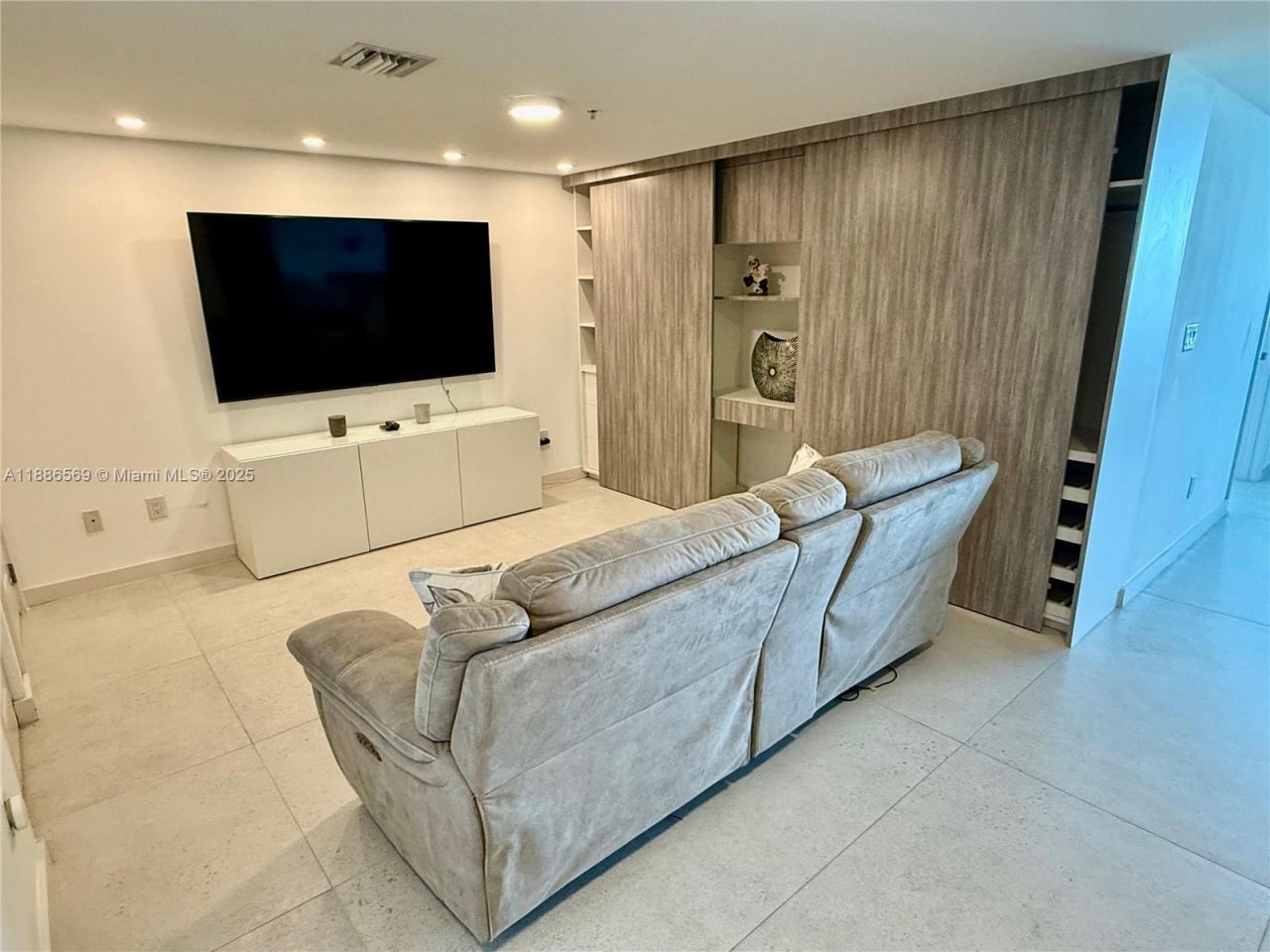 400 Sunny Isles Blvd, Unit 916, Sunny Isles Beach, FL 33160 Photo