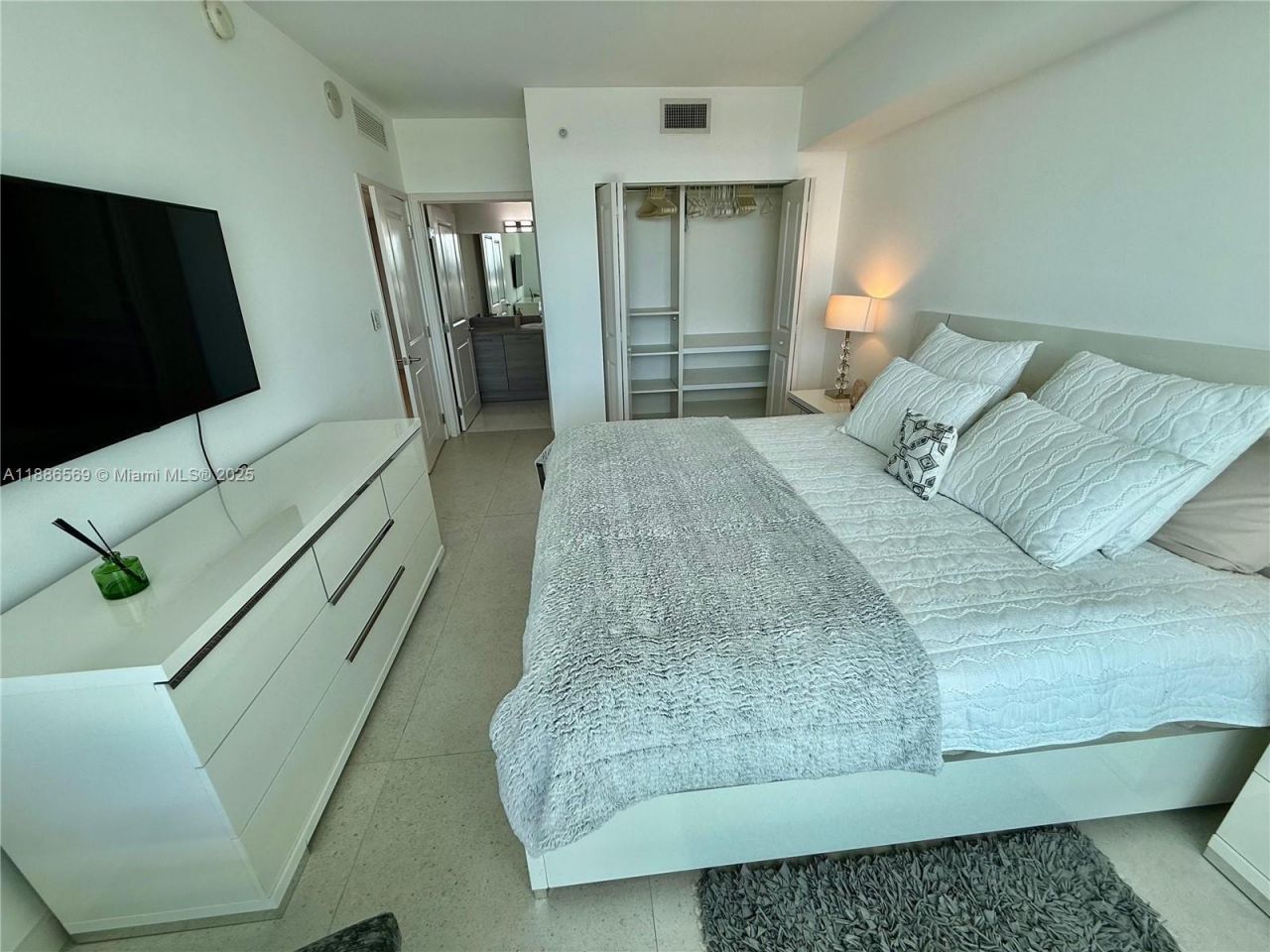 400 Sunny Isles Blvd, Unit 916, Sunny Isles Beach, FL 33160 Photo