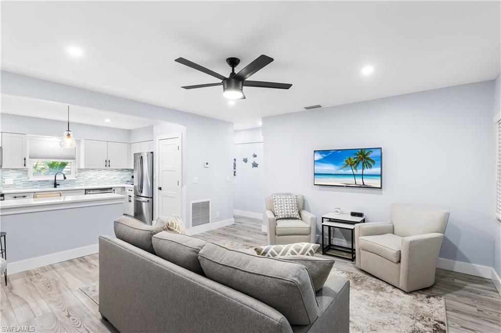 940 3rd St S, Unit 204, Naples, FL 34102 Photo