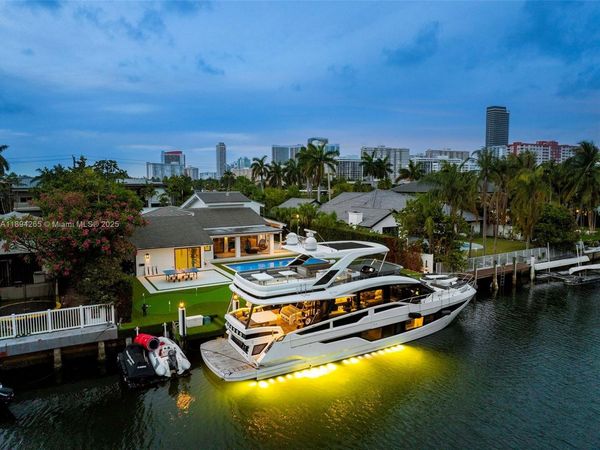 207 Holiday Dr, Hallandale Beach, FL 33009