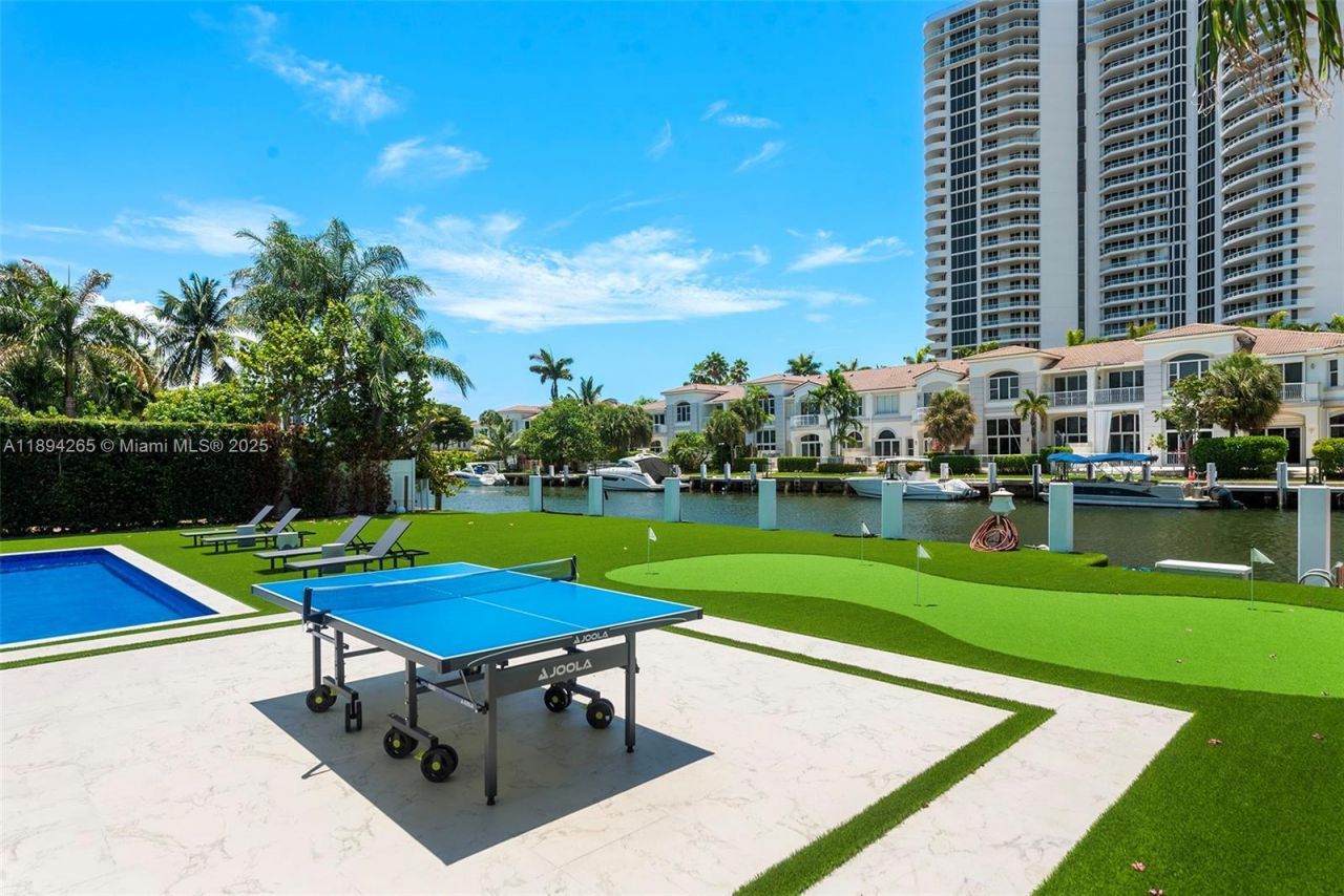 207 Holiday Dr, Hallandale Beach, FL 33009 Photo