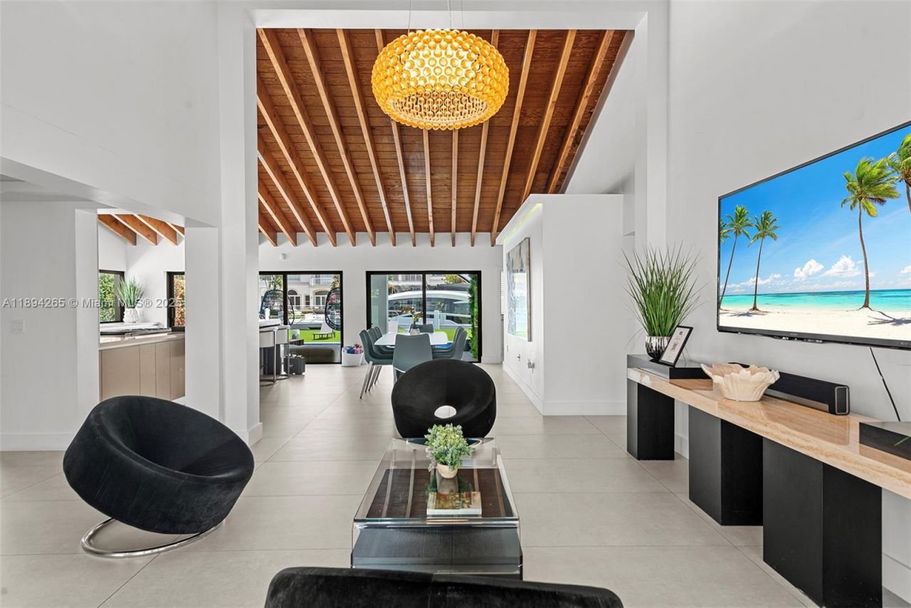 207 Holiday Dr, Hallandale Beach, FL 33009 Photo