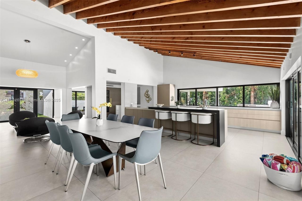 207 Holiday Dr, Hallandale Beach, FL 33009 Photo