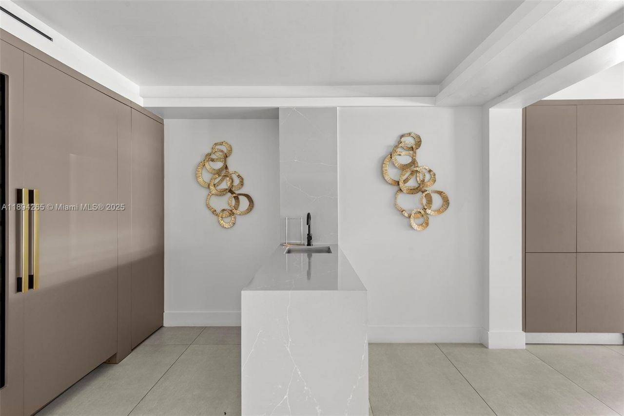 207 Holiday Dr, Hallandale Beach, FL 33009 Photo