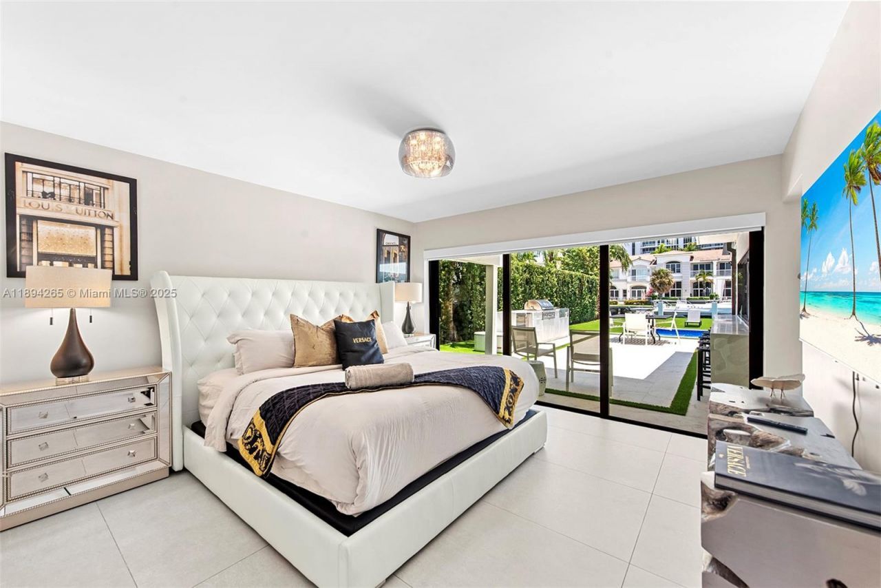 207 Holiday Dr, Hallandale Beach, FL 33009 Photo