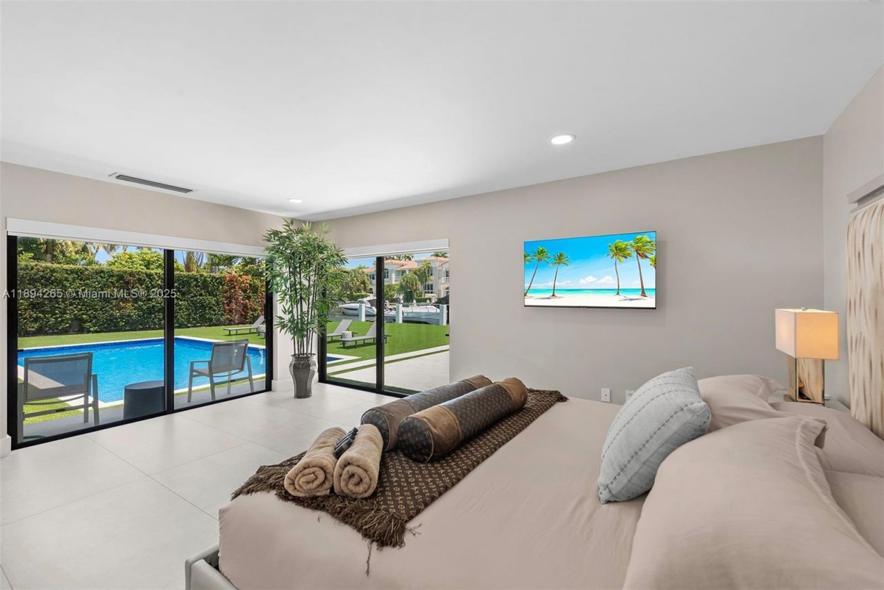 207 Holiday Dr, Hallandale Beach, FL 33009 Photo