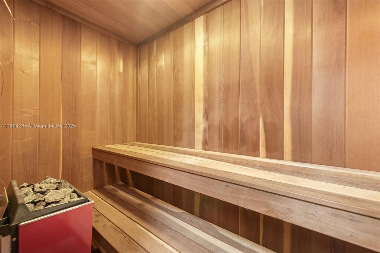 207 Holiday Dr, Hallandale Beach, FL 33009 Photo