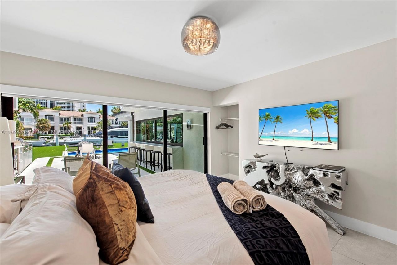 207 Holiday Dr, Hallandale Beach, FL 33009 Photo