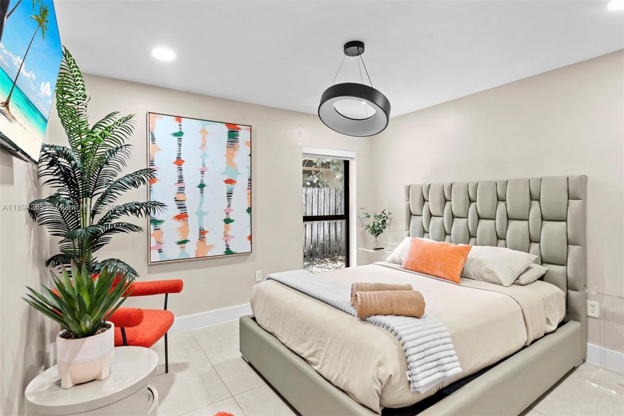 207 Holiday Dr, Hallandale Beach, FL 33009 Photo