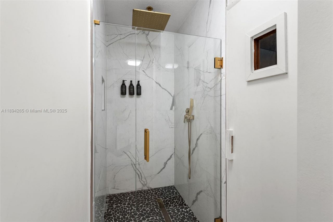 207 Holiday Dr, Hallandale Beach, FL 33009 Photo